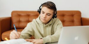 Memperkenalkan Diri Bahasa Inggris