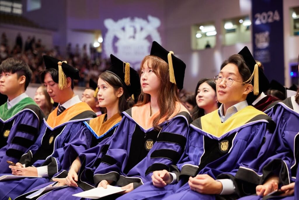 Lulusan Universitas Korea Selatan