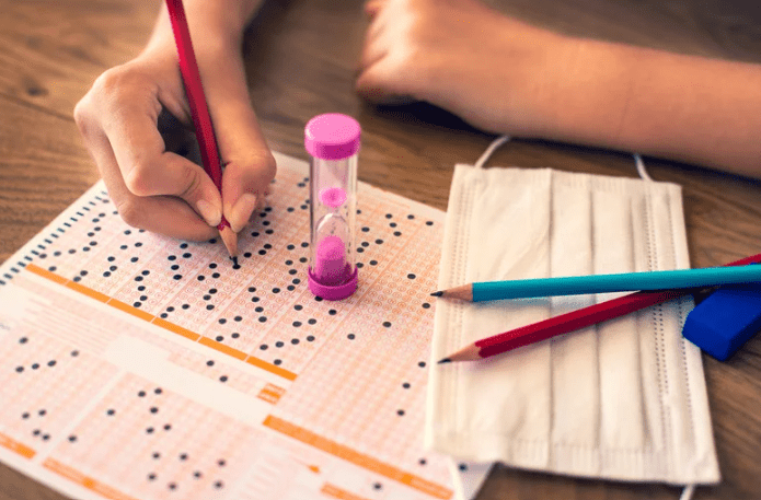 Pahami perbedaan TOEFL ITP dan iBT untuk sukses! Mulai persiapanmu dengan Ultimate Education.