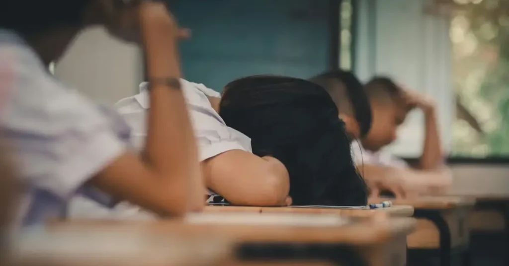 siswa sedang bersiap Practice Test TOEFL