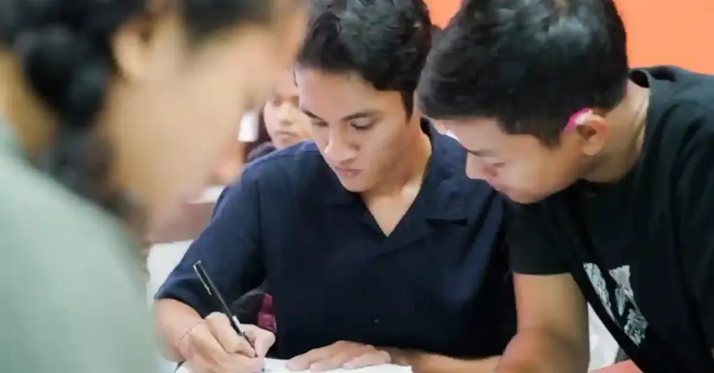 seorang siswa sedang cara belajar bahasa inggris dari nol