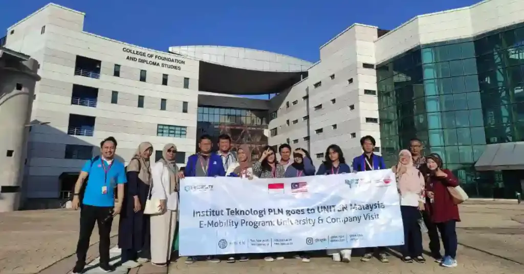 mahasiswa ITPLN berada di UNITEN Malaysia