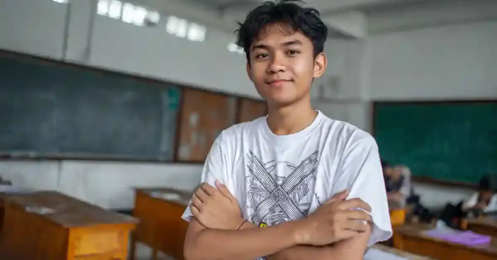 seorang siswa Menunjukan Ekspresi Kesalahan Fatal yang Sering Dilakukan dalam Penggunaan Do Does Did